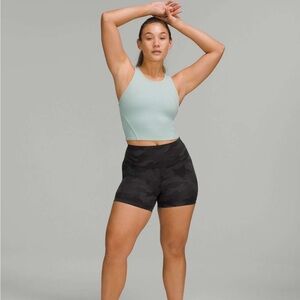 Lululemon - Wunder Train Contour Fit High-Rise Short 4” - size 6